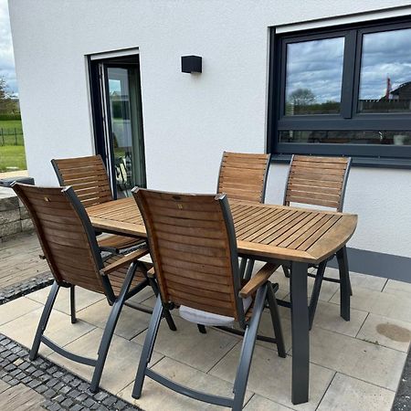 Modernes Ferienhaus In Uedersdorf エクステリア 写真