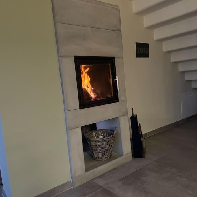 Modernes Ferienhaus In Uedersdorf エクステリア 写真
