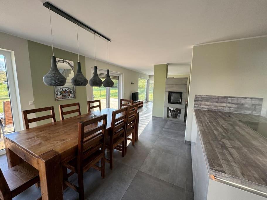 Modernes Ferienhaus In Uedersdorf エクステリア 写真