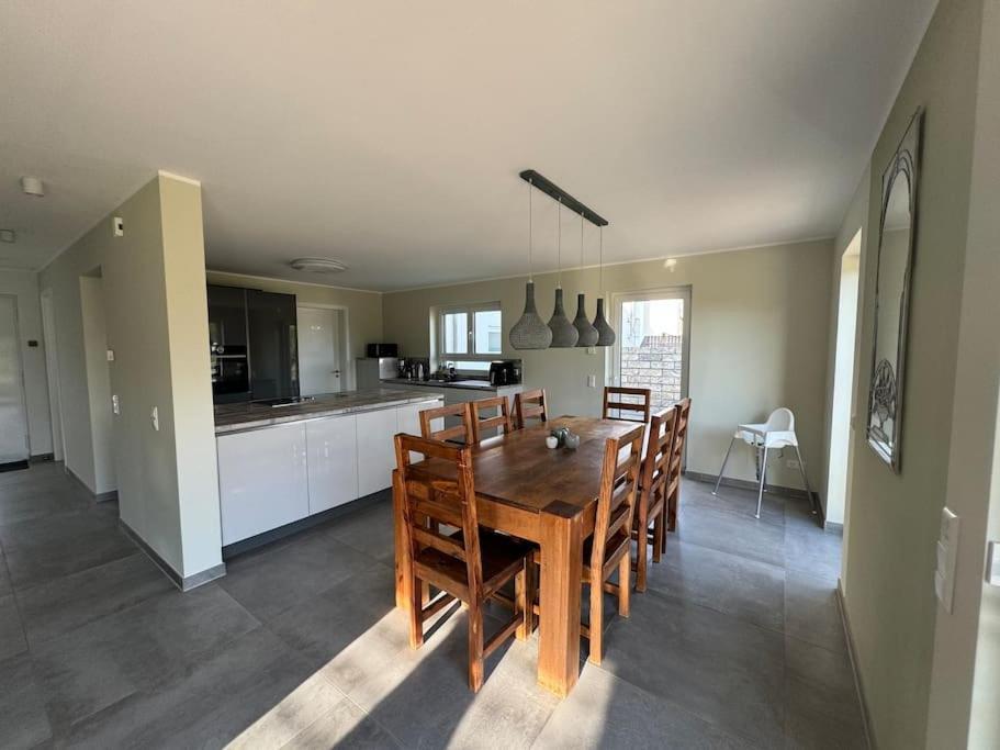 Modernes Ferienhaus In Uedersdorf エクステリア 写真