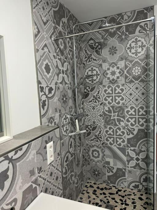Modernes Ferienhaus In Uedersdorf エクステリア 写真