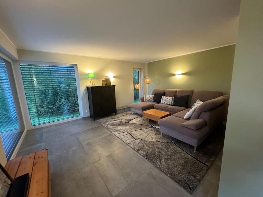 Modernes Ferienhaus In Uedersdorf エクステリア 写真