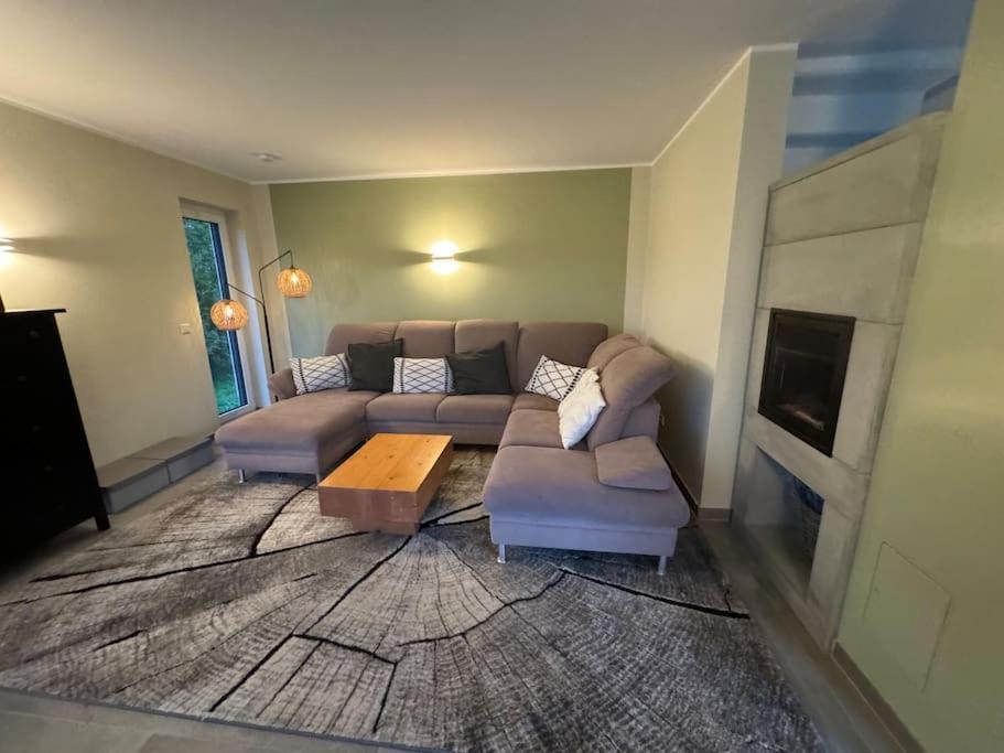 Modernes Ferienhaus In Uedersdorf エクステリア 写真