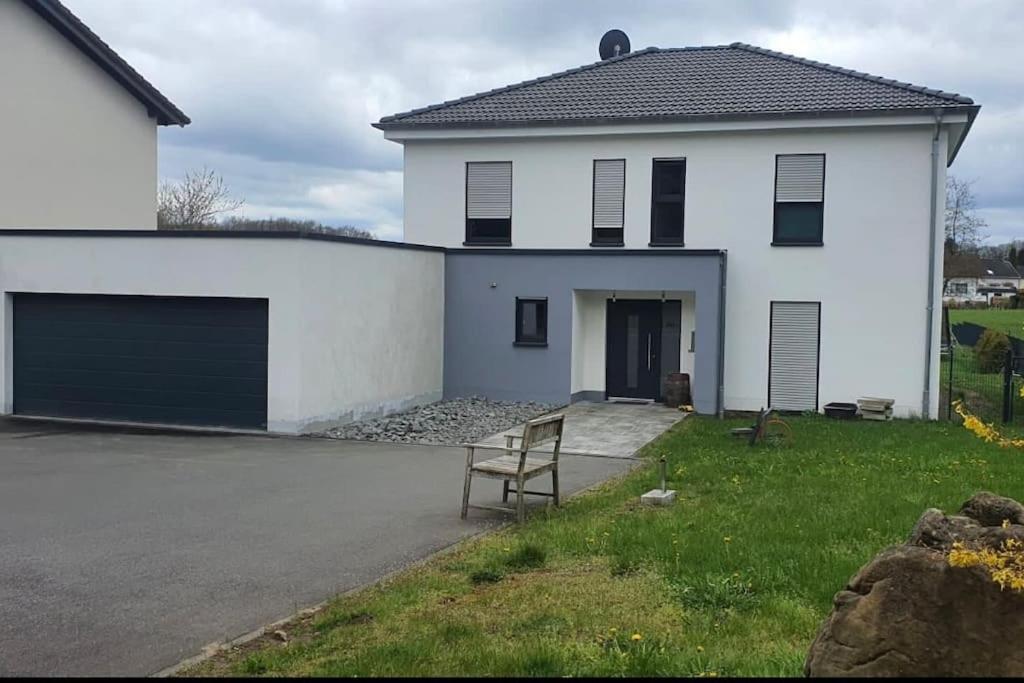 Modernes Ferienhaus In Uedersdorf エクステリア 写真