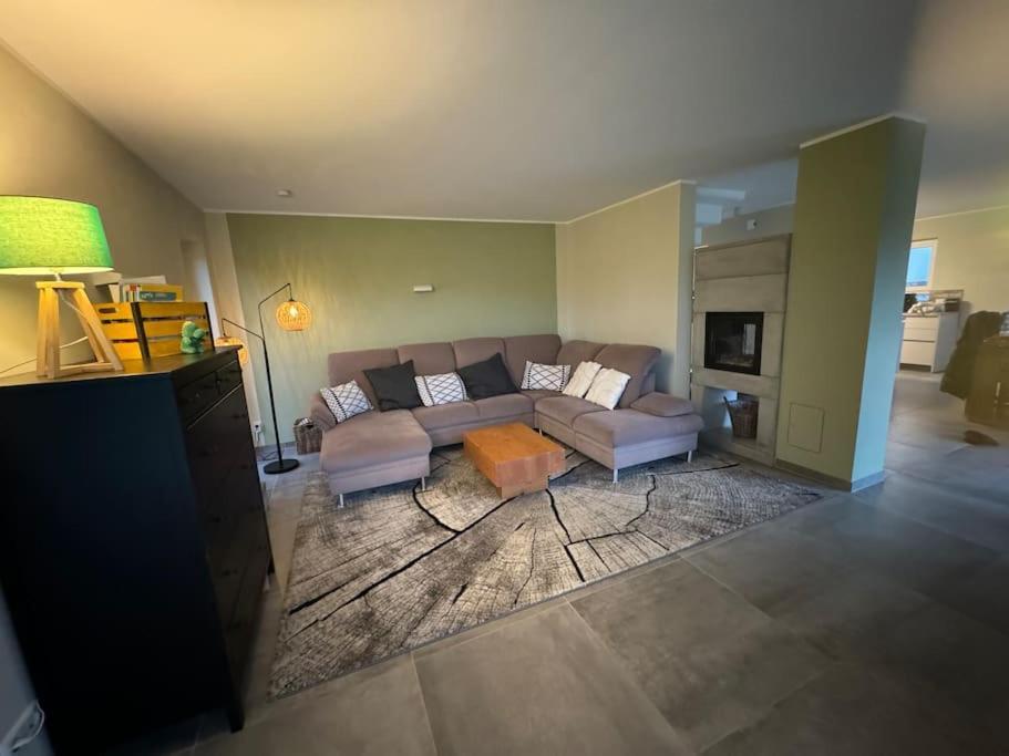 Modernes Ferienhaus In Uedersdorf エクステリア 写真