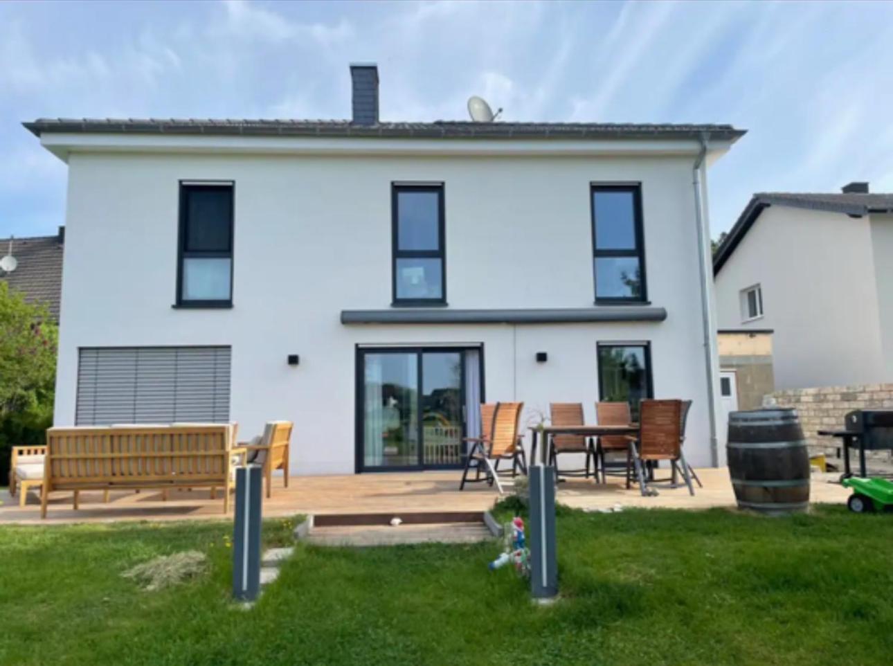 Modernes Ferienhaus In Uedersdorf エクステリア 写真